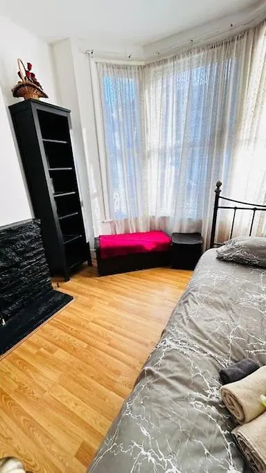 3 Bed House East London Home Apartment
