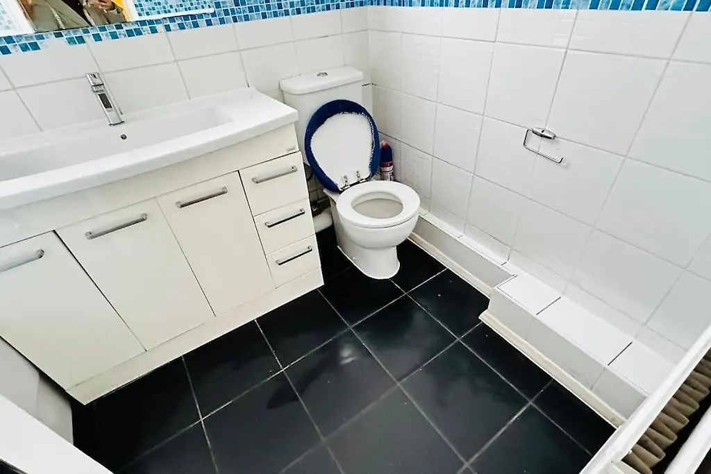 3 Bed House East London Home 0*,