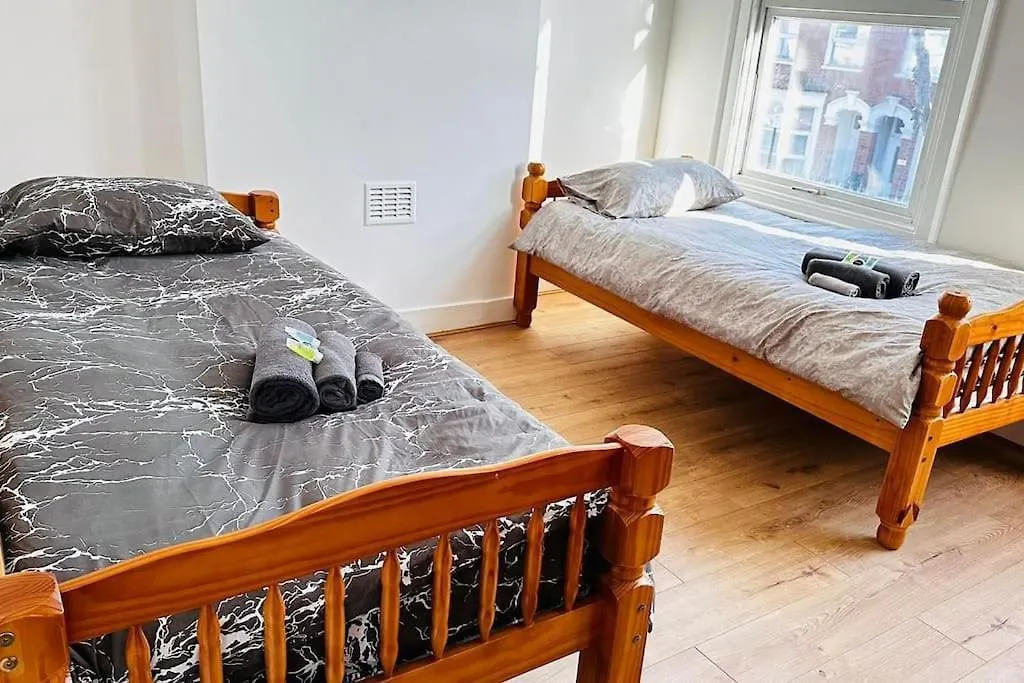 Apartment 3 Bed House East London Home