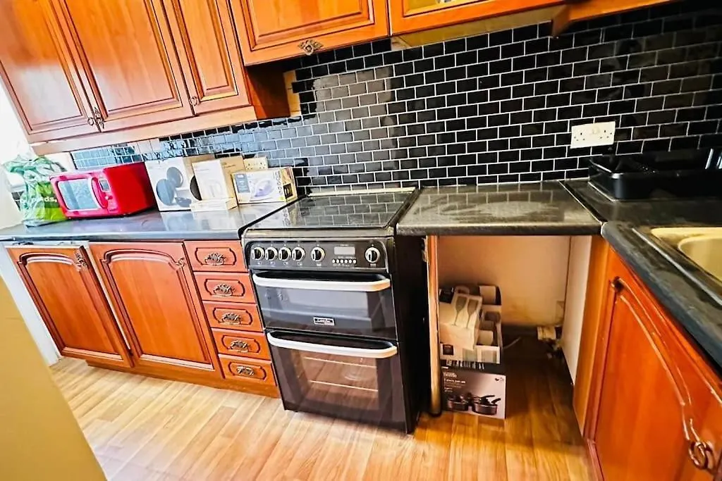 3 Bed House East London Home Apartment