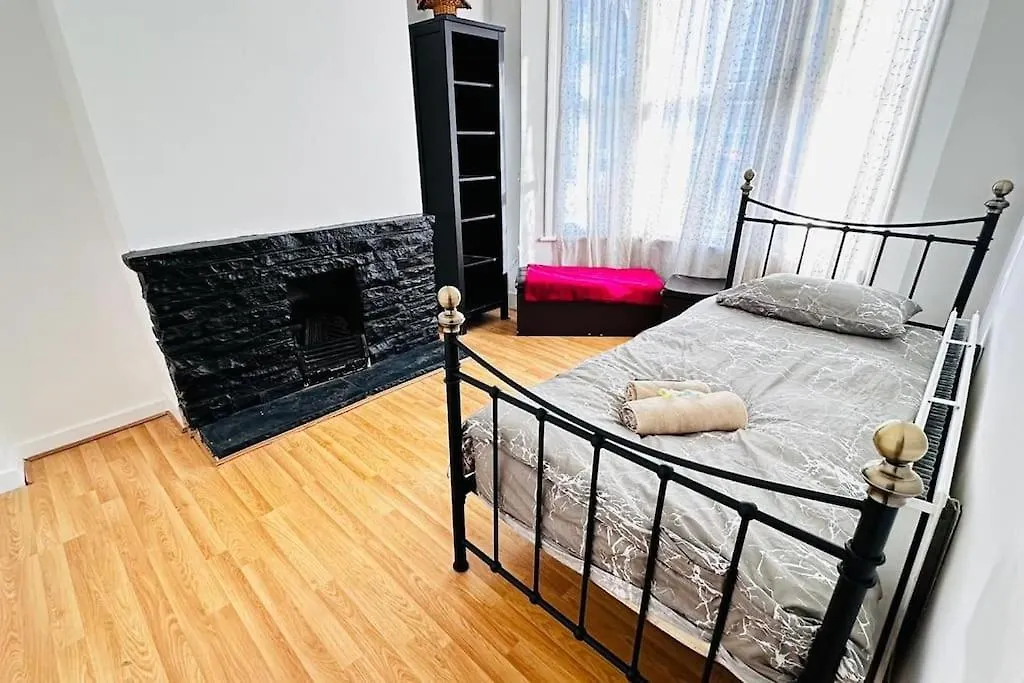 3 Bed House East London Home